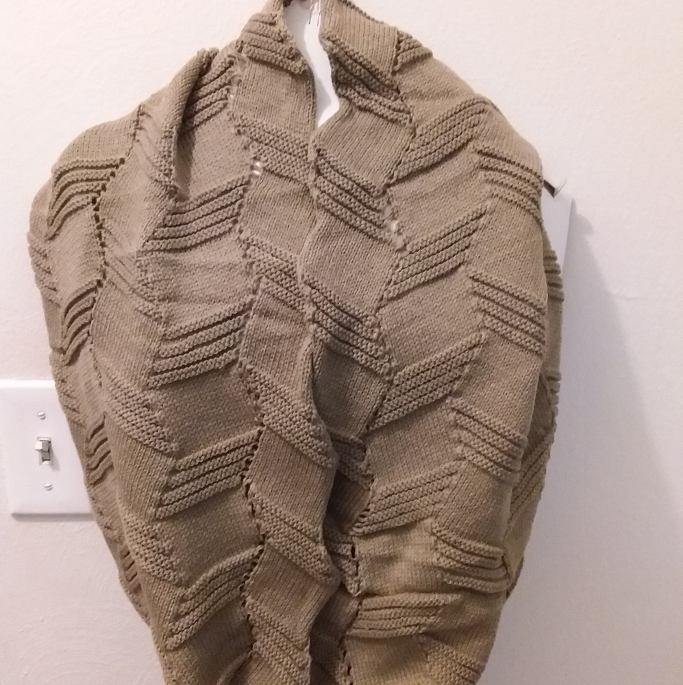 Scarf Infinity Montana  West $14>$12>$11>$10 NEW!!